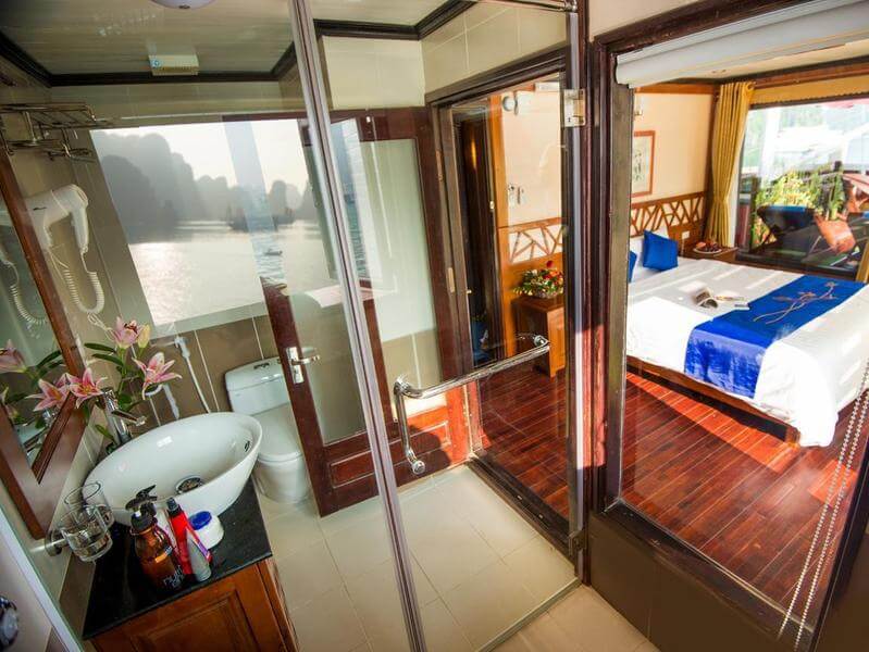 suite1 cabin bathroom