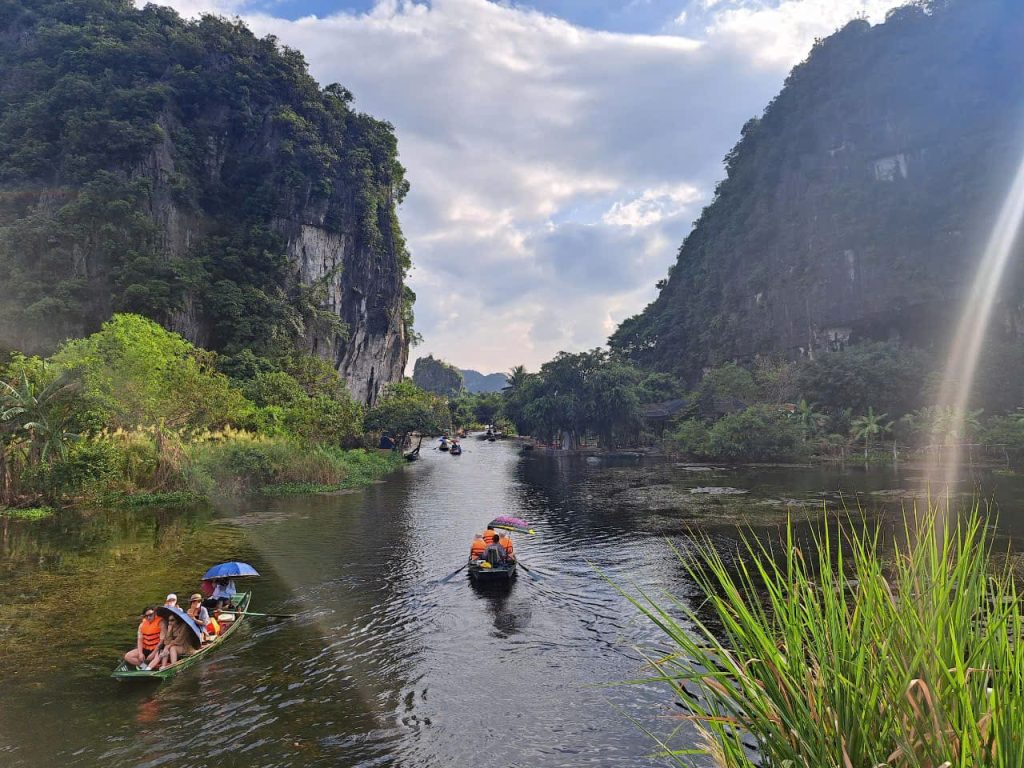 Ninh Binh one day tour Tam Coc boat trip